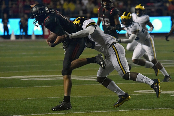 Taco Charlton (33) and Tyree Kinnel (23)