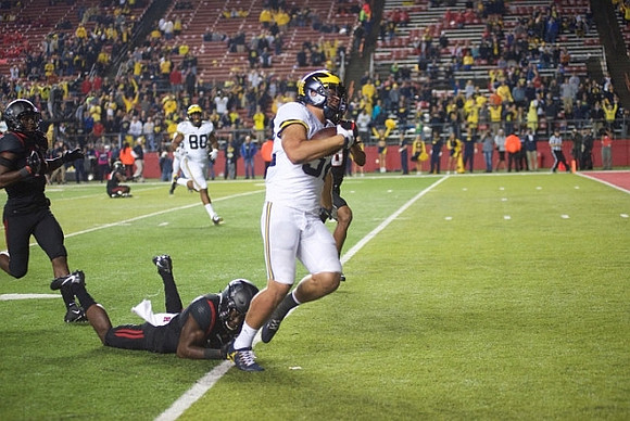 Khalid Hill (80) and Ty Isaac (32)