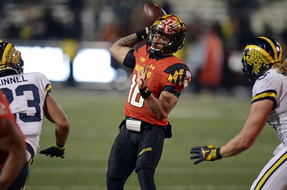 Tyree Kinnel (23) and Chase Winovich (15)