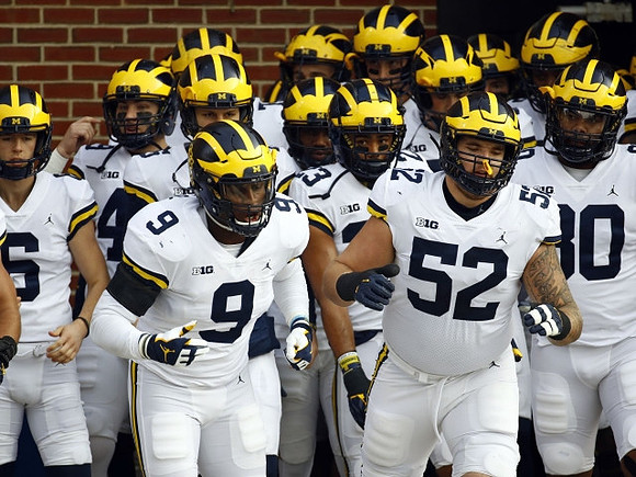 Mike McCray (9) and Mason Cole (52)