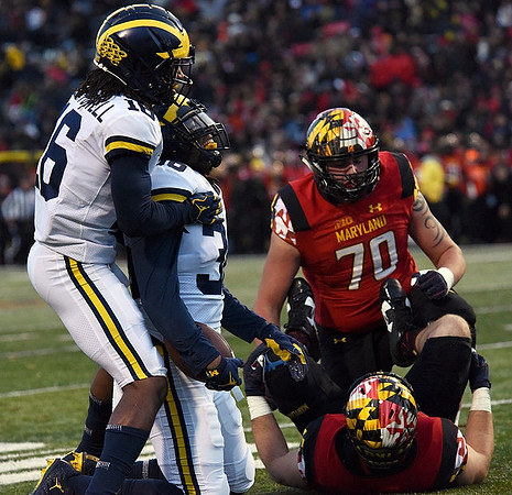 Jaylen Kelly-Powell (16) and Devin Gil (36)
