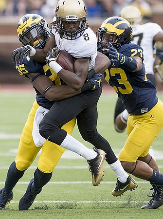 Josh Uche (35) and Tyree Kinnel (23)
