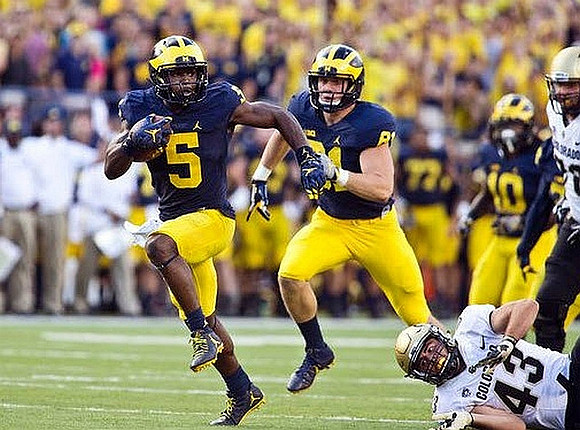 Jabrill Peppers (5), Michael Jocz (81), and Devin Bush (10)