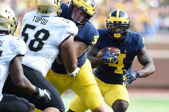 Mason Cole (52) and De'Veon Smith (4)