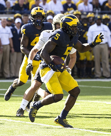 Delano Hill (44) and Jabrill Peppers (5)