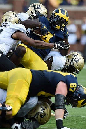 De'Veon Smith (4) and Kyle Kalis (67)