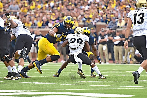 Chris Wormley (43) and Jabrill Peppers (5)