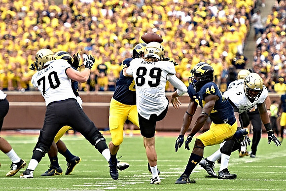 Michael Jocz (81) and Delano Hill (44)