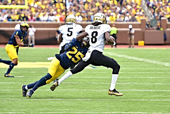 Kekoa Crawford (1) and Dymonte Thomas (25)