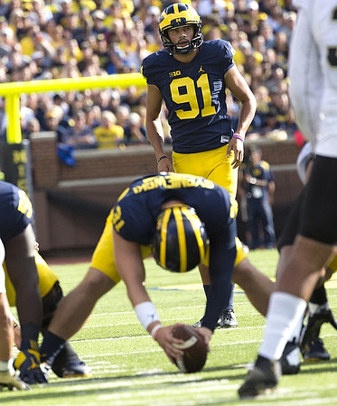 Scott Sypniewski (31) and Kenny Allen (91)