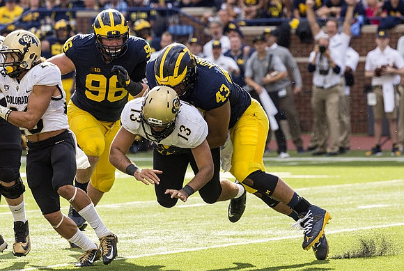 Ryan Glasgow (96) and Chris Wormley (43)