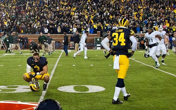 Desmond Morgan (3) and Jeremy Clark (34)