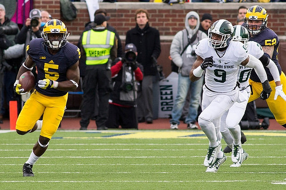 Jabrill Peppers (5) and Mason Cole (52)