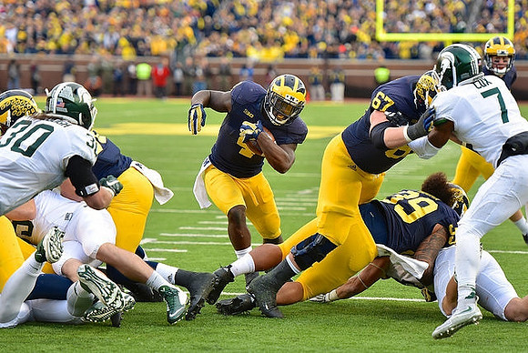 De'Veon Smith (4), Kyle Kalis (67), and Sione Houma (39)