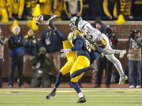 Channing Stribling (8) and Dymonte Thomas (25)