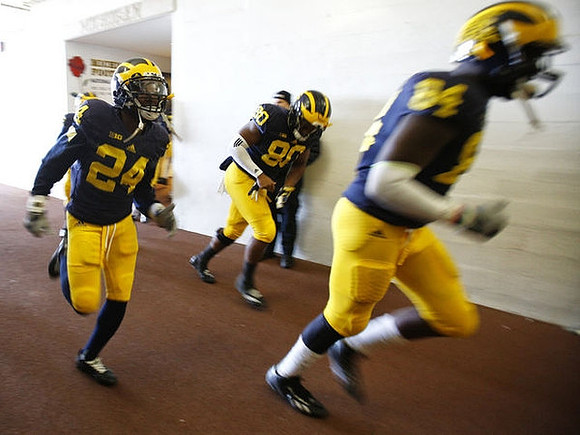 Wayne Lyons (24), Khalid Hill (80), and A.J. Williams (84)