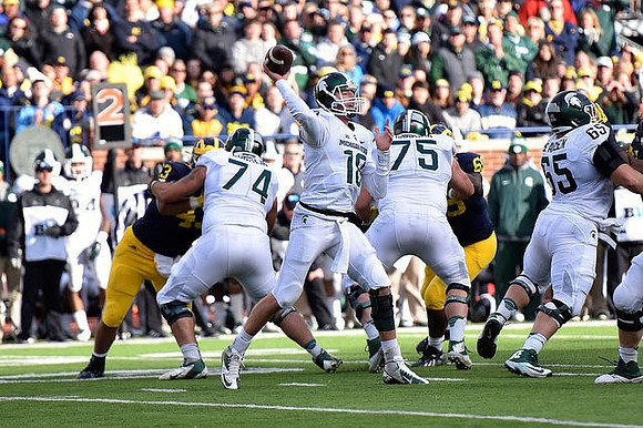 Chris Wormley (43) and Willie Henry (69)