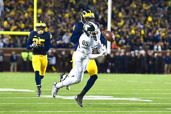Dymonte Thomas (25) and Channing Stribling (8)