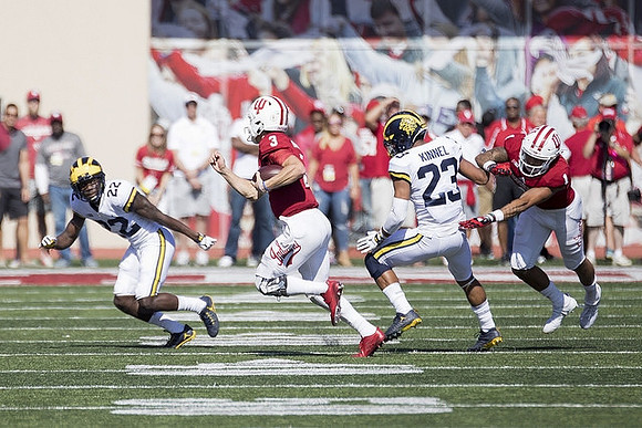 David Long (22) and Tyree Kinnel (23)
