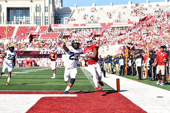 David Long (22) and Tyree Kinnel (23)