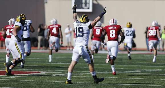 Henry Poggi (19) and Karan Higdon (22)