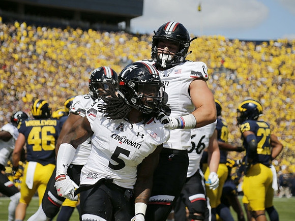 Michael Wroblewski (46) and Tyree Kinnel (23)