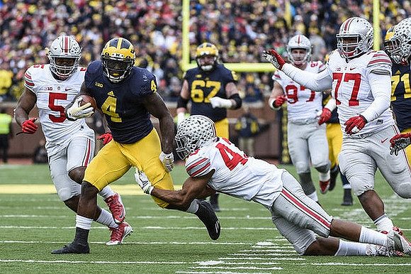 De'Veon Smith (4) and Kyle Kalis (67)