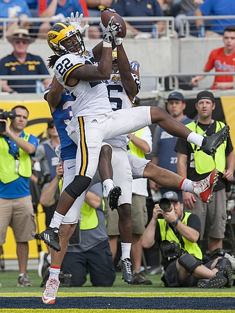 Jarrod Wilson (22) and Jourdan Lewis (26)