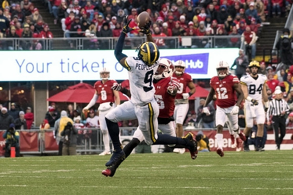 Donovan Peoples-Jones (9) and Sean McKeon (84)