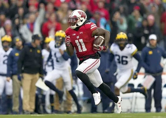 Ambry Thomas (1) and Devin Gil (36)