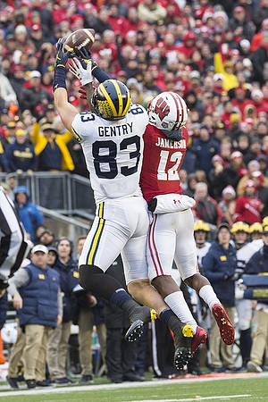 Zach Gentry (83)