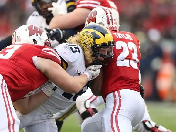 Chase Winovich (15)