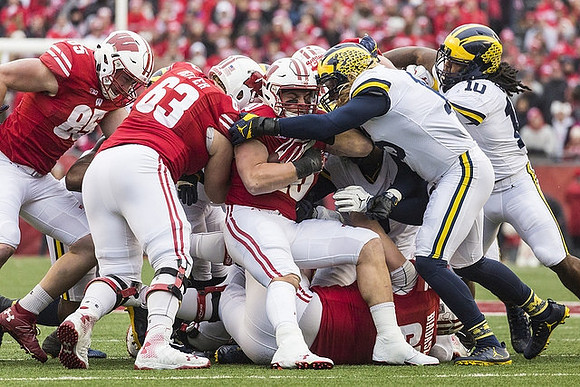 Chase Winovich (15) and Devin Bush (10)