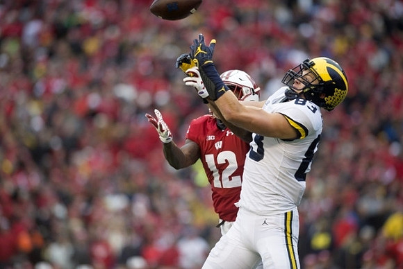 Zach Gentry (83)