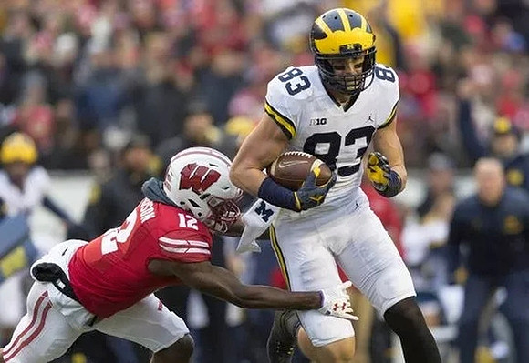Zach Gentry (83)