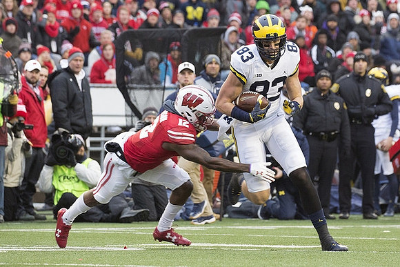 Zach Gentry (83)