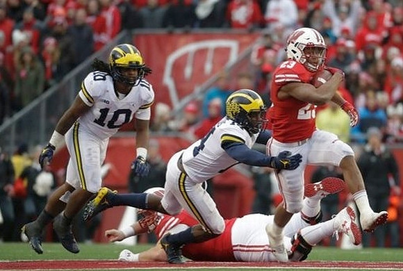 Devin Bush (10) and Josh Metellus (14)
