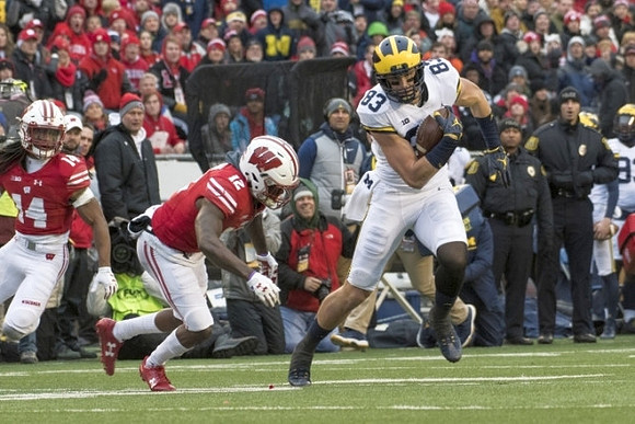 Zach Gentry (83)