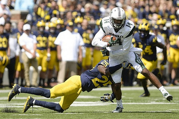 Dymonte Thomas (25) and Delano Hill (44)