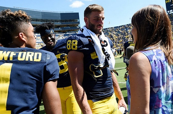 Kekoa Crawford (1) and Jake Butt (88)
