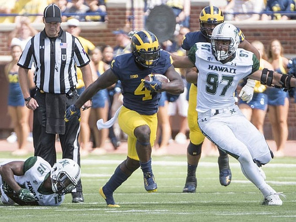 De'Veon Smith (4) and Grant Newsome (77)