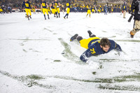 Jon Runyan Jr. (75) and Michigan Team