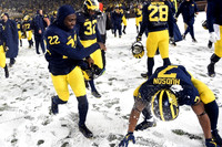 Karan Higdon (22), Ty Isaac (32), Khaleke Hudson (7), Brandon Watson (28), and Michigan Team