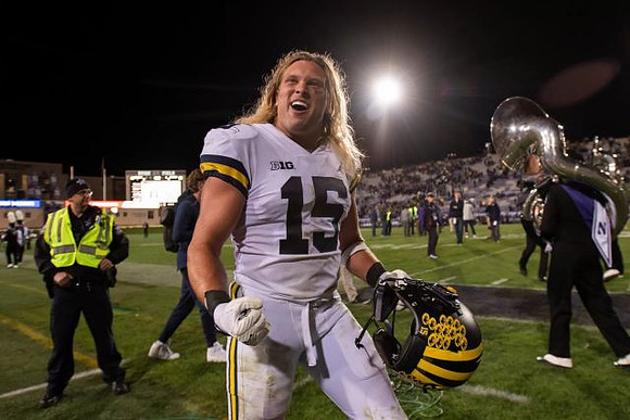 Chase Winovich (15)