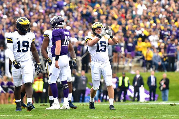 Kwity Paye (19) and Chase Winovich (15)
