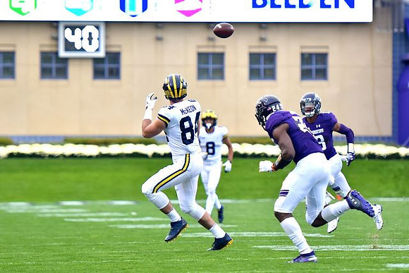 Sean McKeon (84) and Ronnie Bell (8)