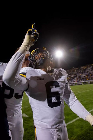 Zach Gentry (83) and Josh Uche (6)