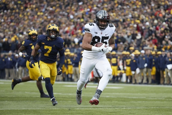 Devin Bush (10) and Khaleke Hudson (7)