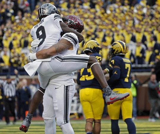 Tyree Kinnel (23) and Khaleke Hudson (7)