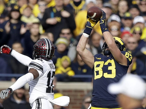 Zach Gentry (83)